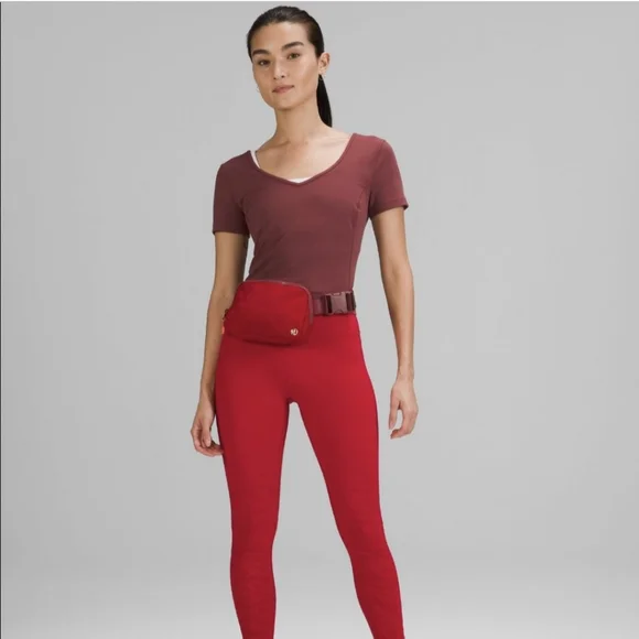 Lululemon Everywhere Belt Bag NWOT - Picture 1 of 5